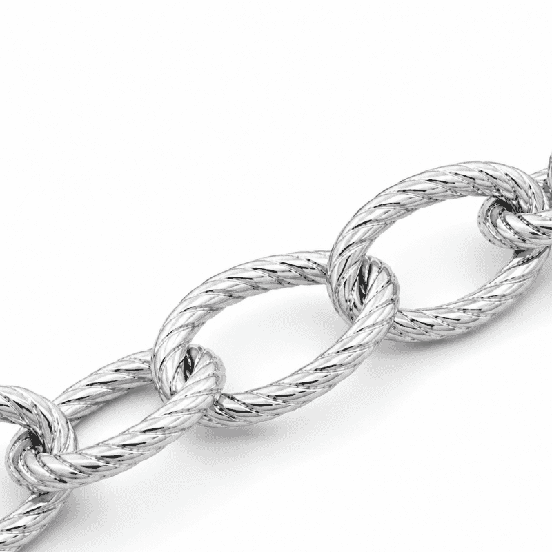 Les Paulinas, détail des mailles du bracelet Paulina Radieuse argenté en acier inoxydable Zoom sur les mailles ovales striées du bracelet Paulina Radieuse argenté en acier inoxydable Les Paulinas