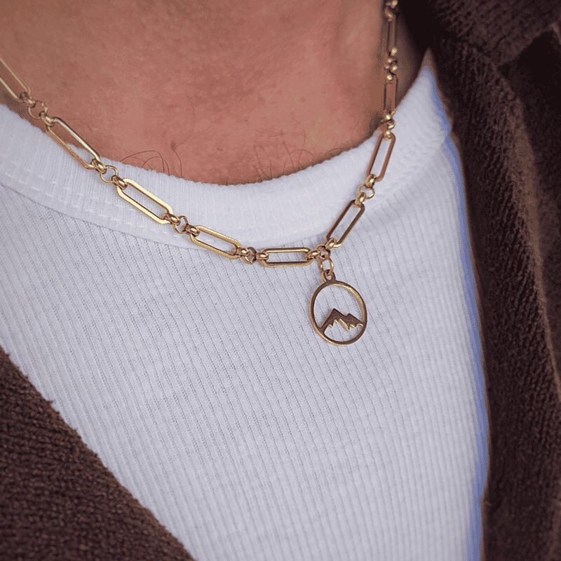 Les Paulinas, Collier Homme Doré Montagne des Pyrénées en Acier Inoxydable Collier homme doré en acier inoxydable avec pendentif montagne Pic du Midi d'Ossau