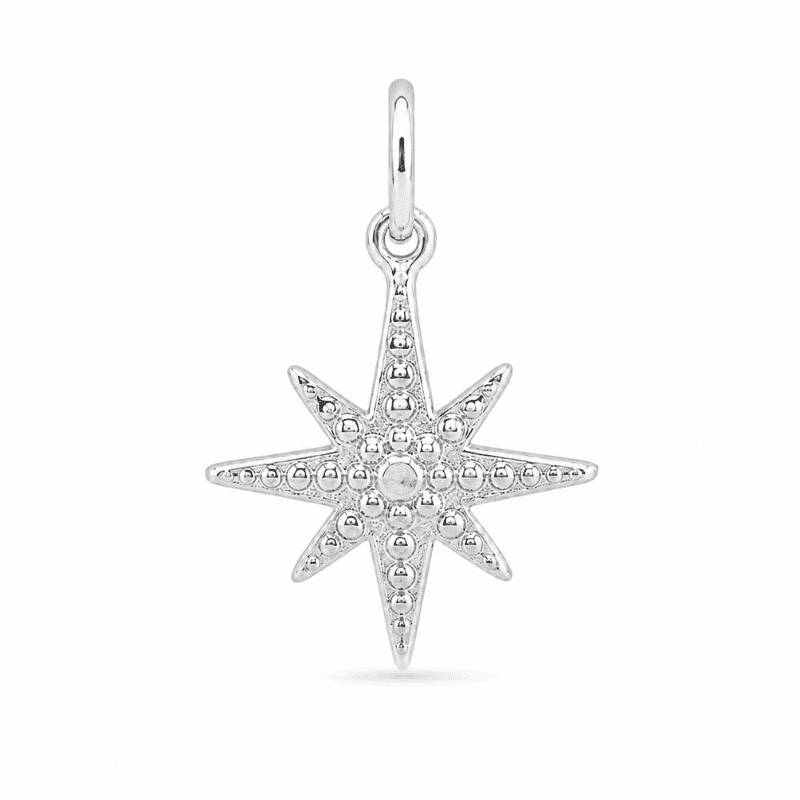 Les Paulinas, charm étoile polaire texturée argenté en acier inoxydable Charm étoile polaire texturée argenté en acier inoxydable avec reliefs, pour bijou personnalisable Les Paulinas